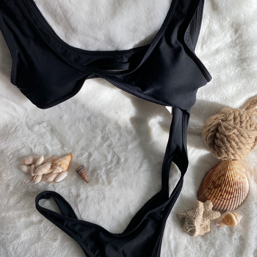 NWOT BLACK ONE PIECE CUTOUT SWIMSUIT